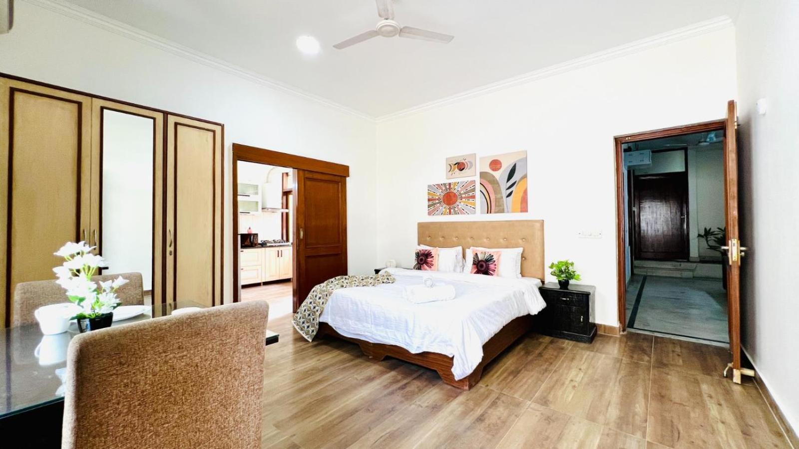 Olive Service Apartments Dlf Galleria Gurgaon Exterior photo