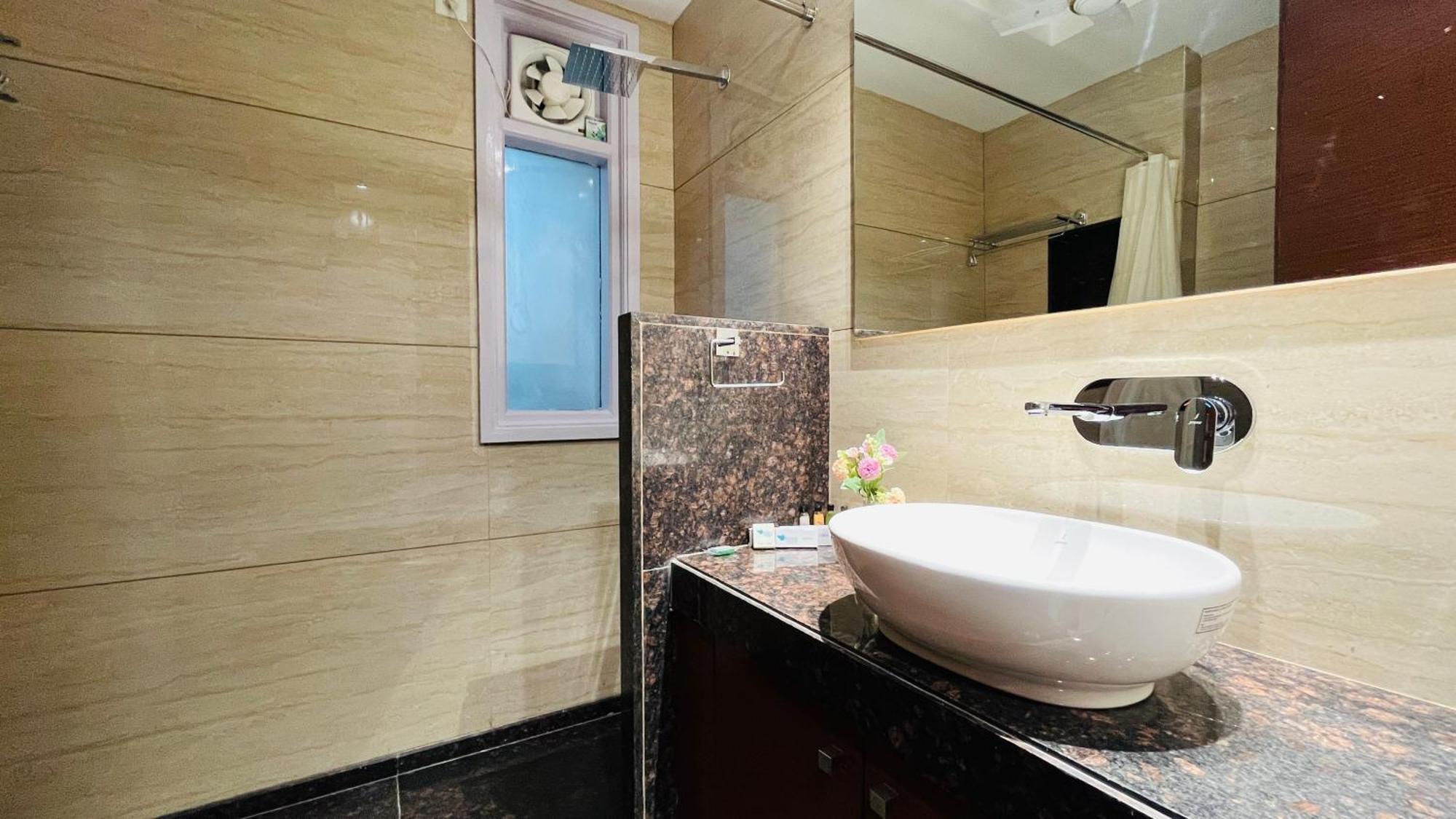 Olive Service Apartments Dlf Galleria Gurgaon Room photo