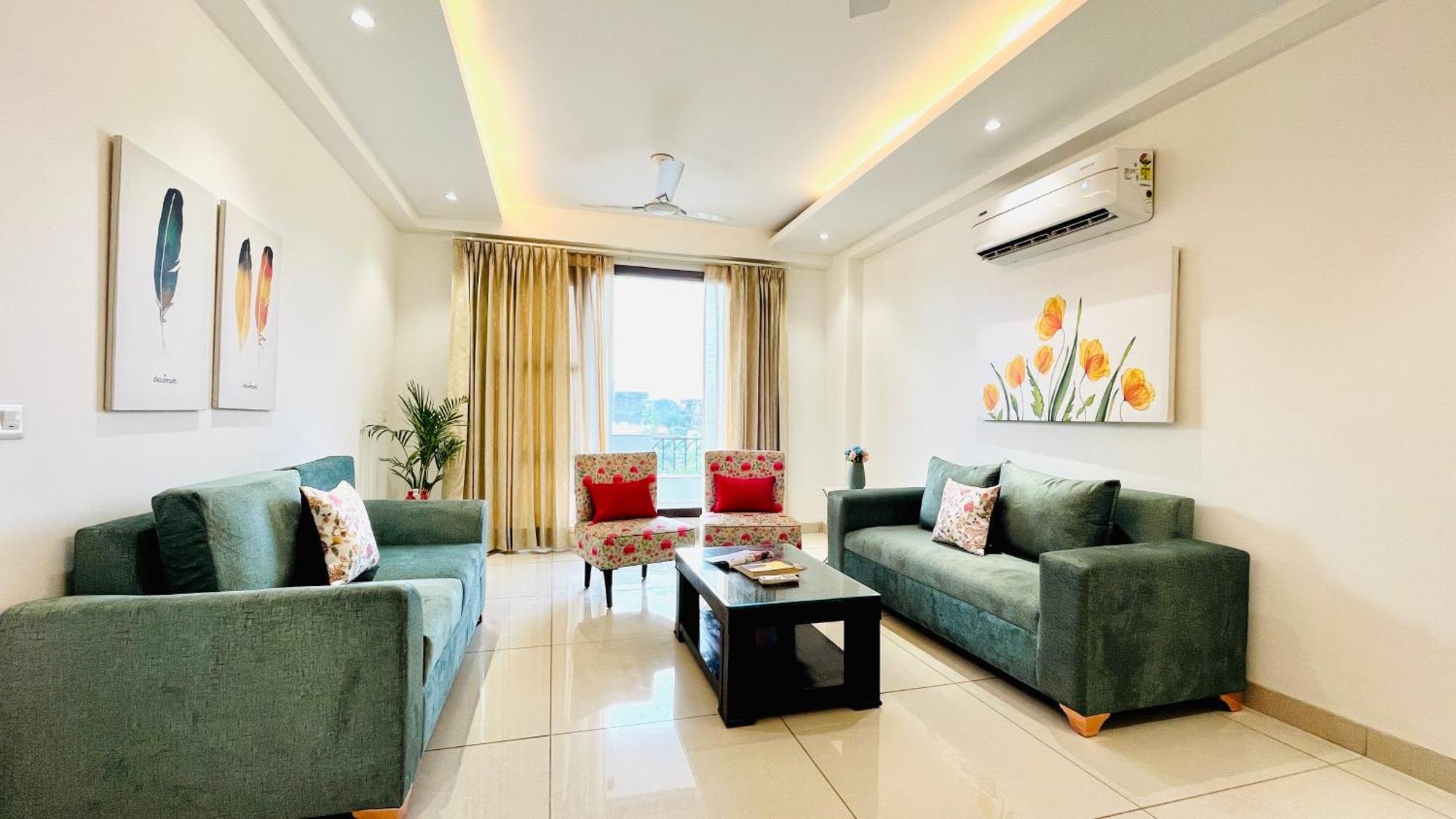 Olive Service Apartments Dlf Galleria Gurgaon Room photo