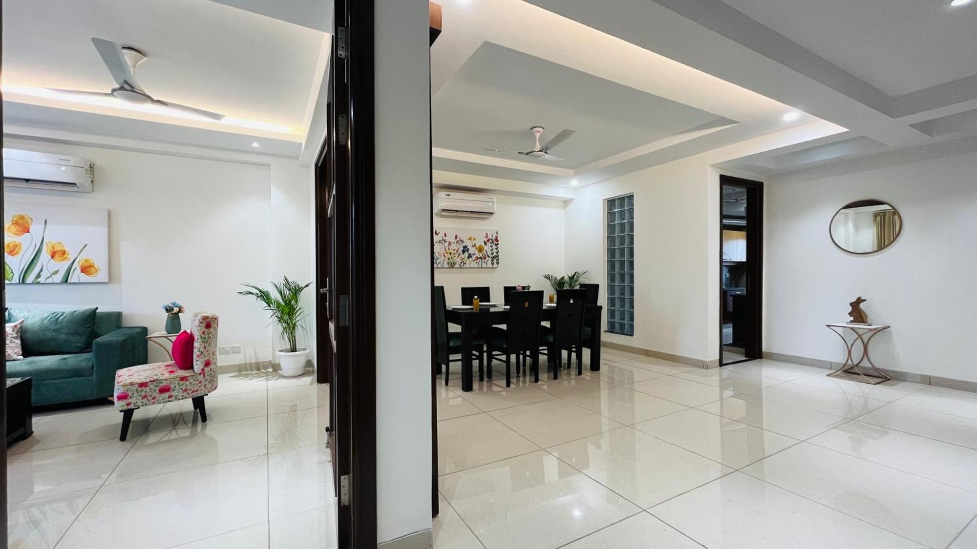 Olive Service Apartments Dlf Galleria Gurgaon Room photo